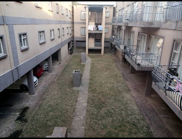 1 BEDROOM APARTMENT FOR SALE IN RUSTENBURG CENTRAL